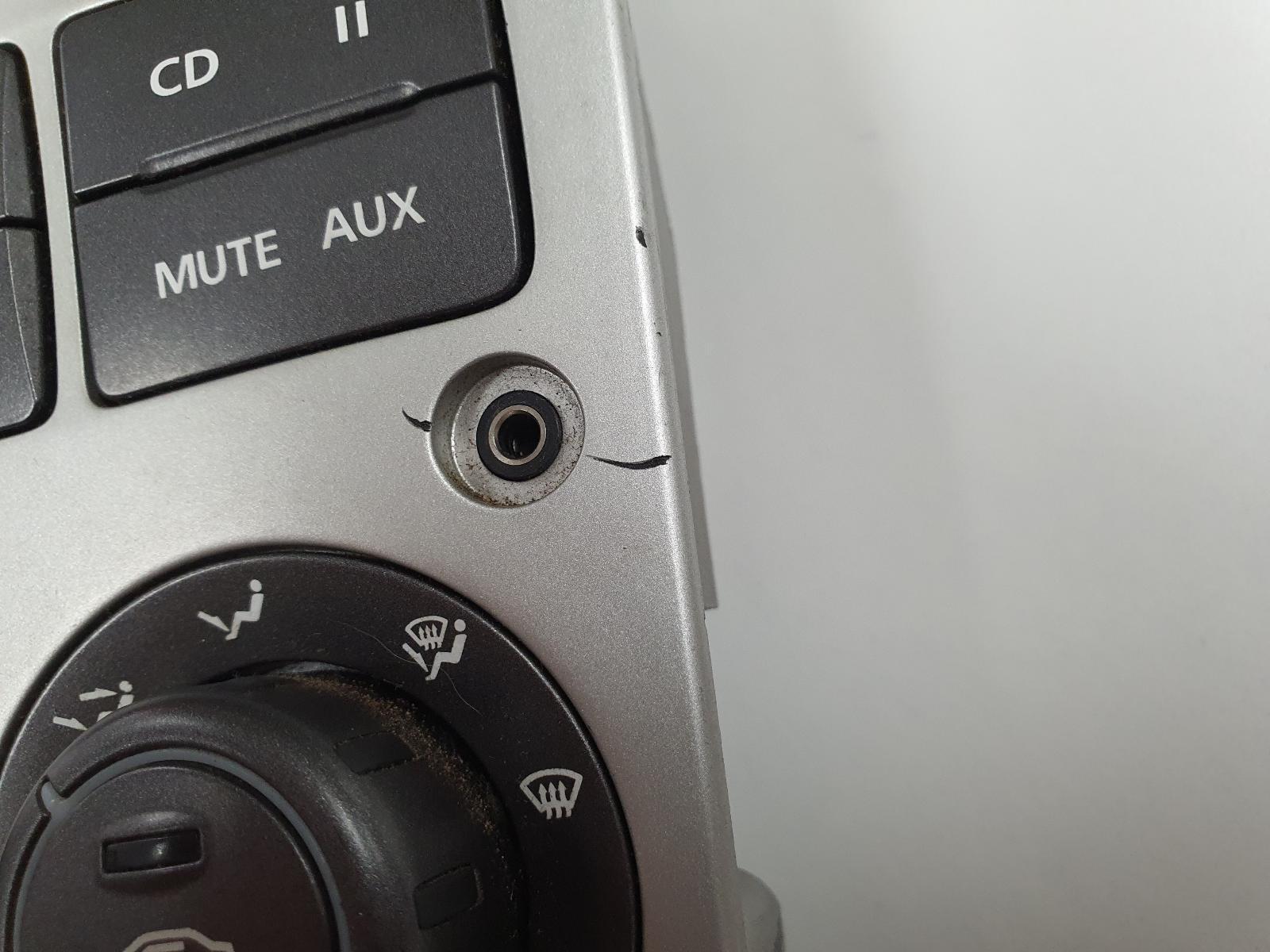 HOLDEN COMMODORE HEATER/AC CONTROLS HEATING/COOLING/STEREO CENTRE CONTROL UNIT** - Image 4